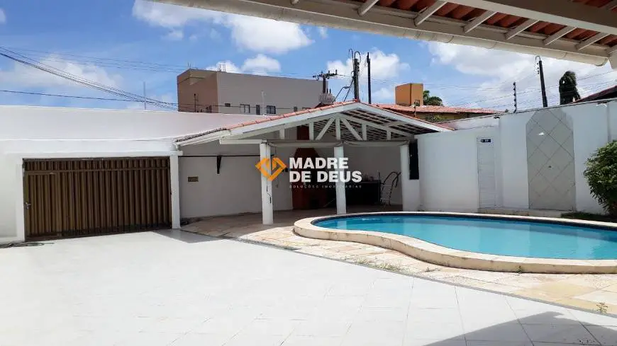 Foto 1 de Casa com 8 Quartos à venda, 210m² em Parque Manibura, Fortaleza