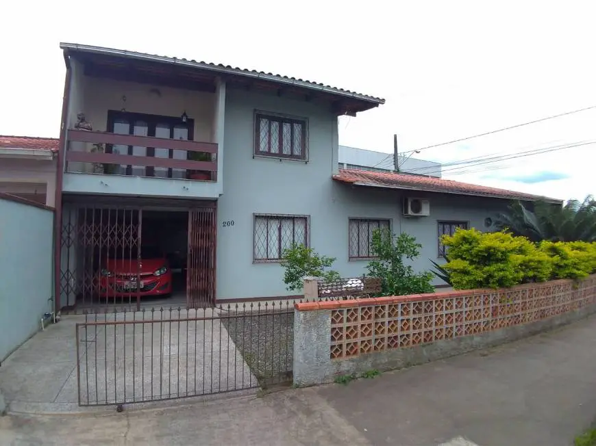 Foto 2 de Casa com 8 Quartos à venda, 436m² em Vila Lenzi, Jaraguá do Sul
