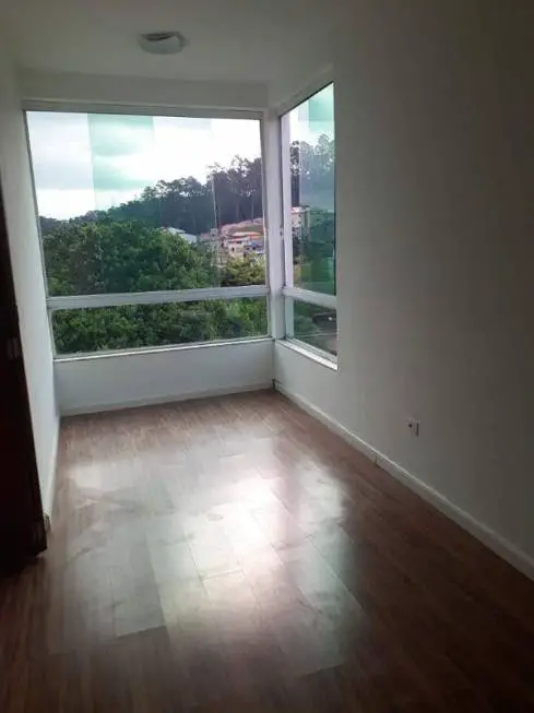 Foto 4 de Casa de Condomínio com 3 Quartos à venda, 220m² em Jardim Mirna, Taboão da Serra