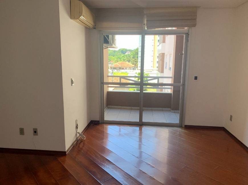 Foto 4 de Apartamento com 1 Quarto à venda, 74m² em América, Joinville