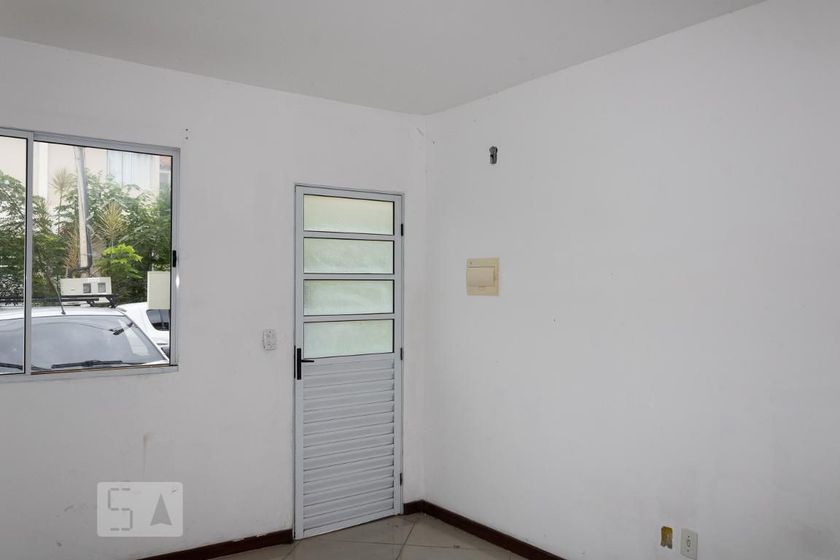 Foto 1 de Casa com 2 Quartos para alugar, 63m² em Guaratiba, Rio de Janeiro