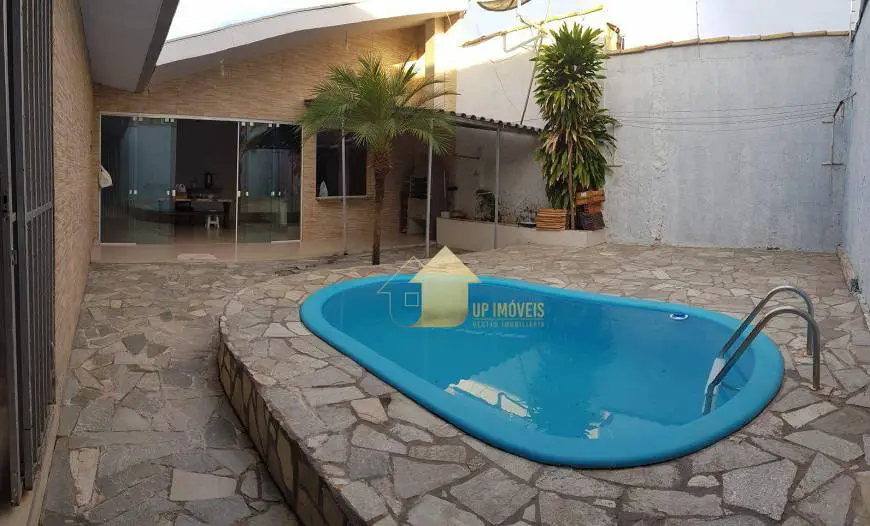 Foto 1 de Casa com 3 Quartos à venda, 200m² em CPA II, Cuiabá