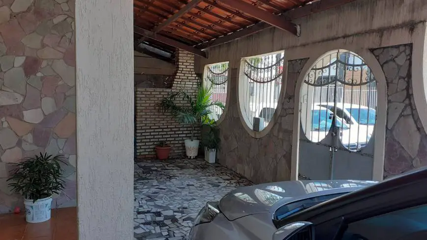 Foto 2 de Casa com 3 Quartos à venda, 225m² em Luzia, Aracaju