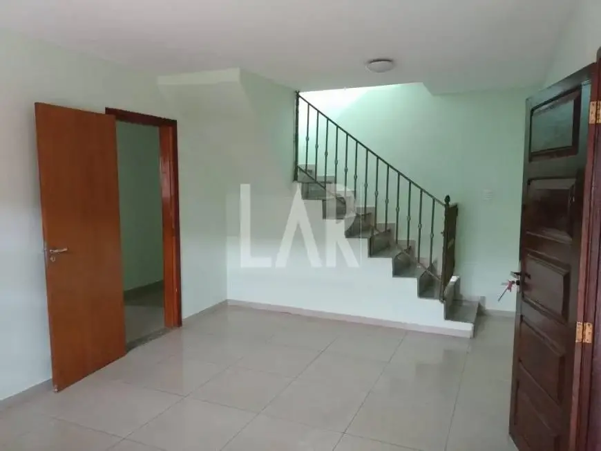 Foto 1 de Casa com 5 Quartos para alugar, 274m² em Santa Terezinha, Belo Horizonte