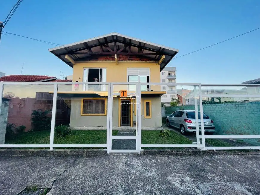 Foto 1 de Casa com 6 Quartos à venda, 140m² em Cidade Nova, Caxias do Sul