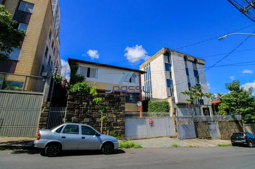 Foto 1 de Casa com 6 Quartos à venda, 375m² em Santa Efigênia, Belo Horizonte