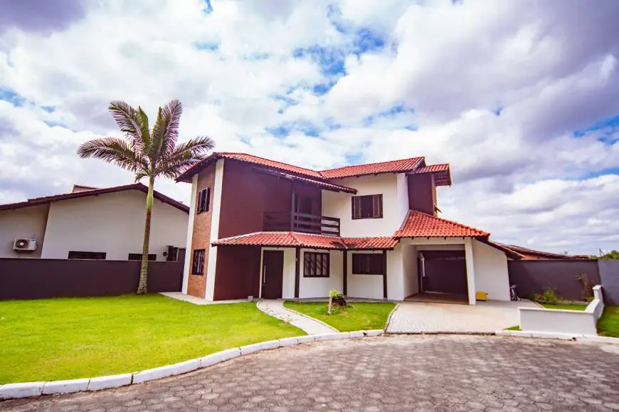 Foto 1 de Casa de Condomínio com 3 Quartos à venda, 167m² em Iririú, Joinville