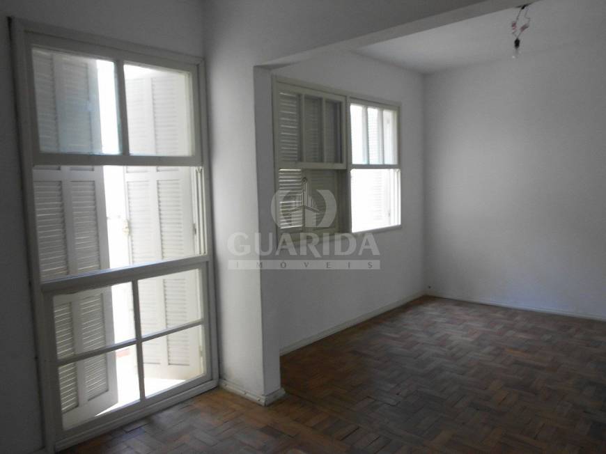 Foto 4 de Apartamento com 3 Quartos à venda, 75m² em Santo Antônio, Porto Alegre