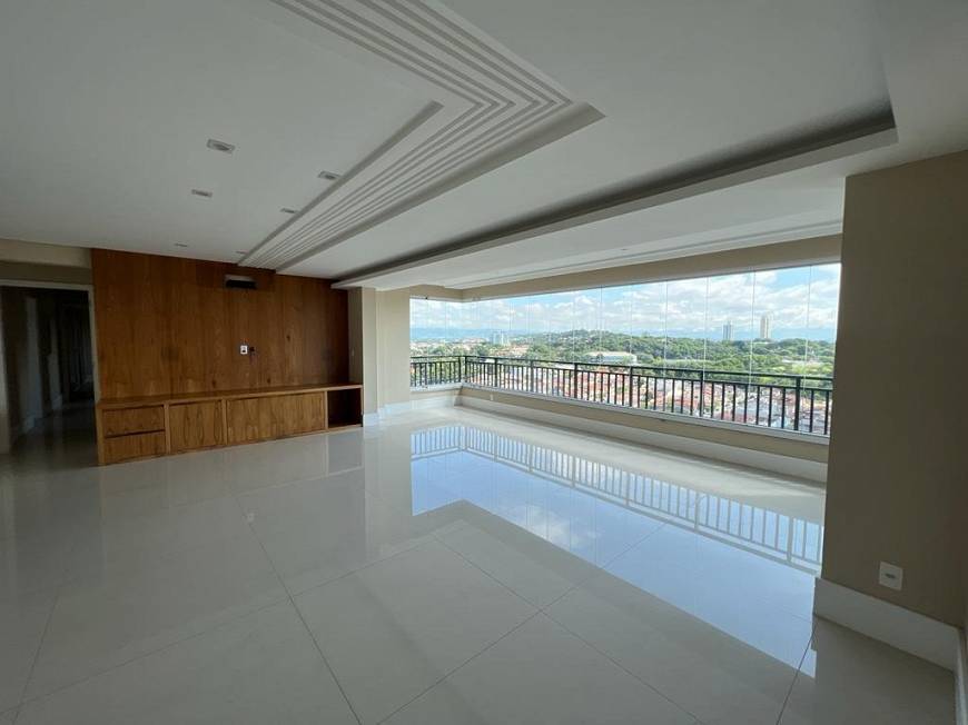 Foto 1 de Apartamento com 4 Quartos à venda, 235m² em Centro, Guaratinguetá
