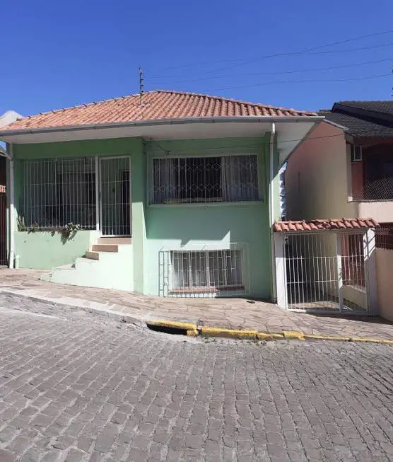 Foto 1 de Casa com 2 Quartos para alugar, 80m² em Pio X, Caxias do Sul