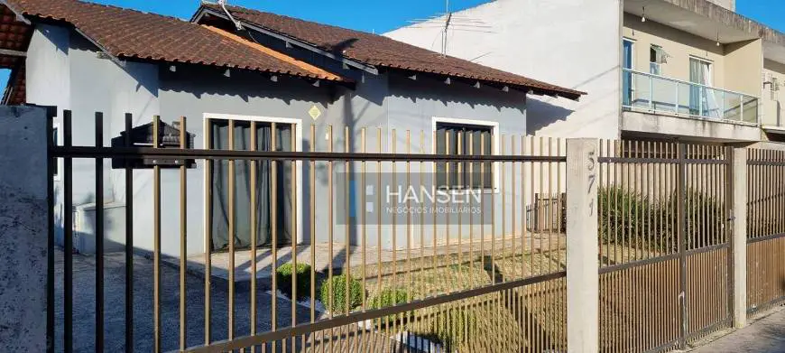 Foto 3 de Casa com 3 Quartos à venda, 110m² em Espinheiros, Joinville
