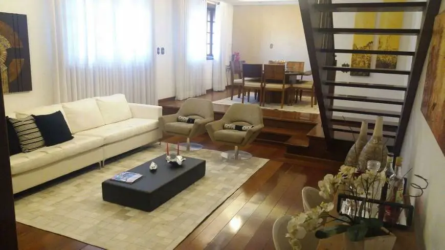 Foto 1 de Casa com 3 Quartos à venda, 314m² em Fernão Dias, Belo Horizonte