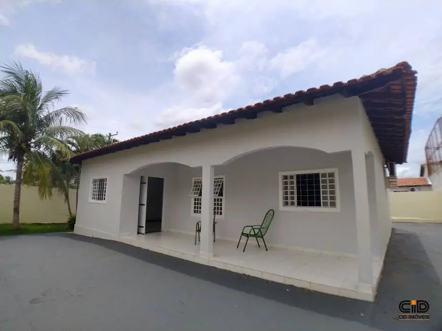 Foto 2 de Casa com 3 Quartos para alugar, 187m² em Jardim Califórnia, Cuiabá