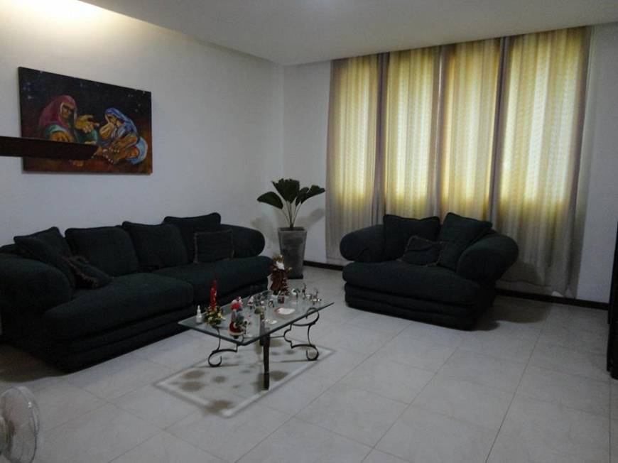 Foto 1 de Casa com 3 Quartos à venda, 251m² em Santa Efigênia, Belo Horizonte