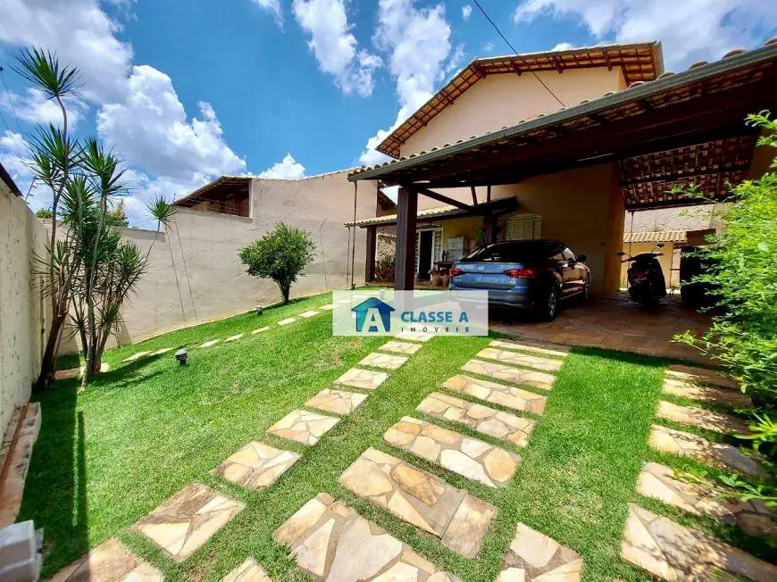 Foto 1 de Casa com 4 Quartos à venda, 360m² em Álvaro Camargos, Belo Horizonte