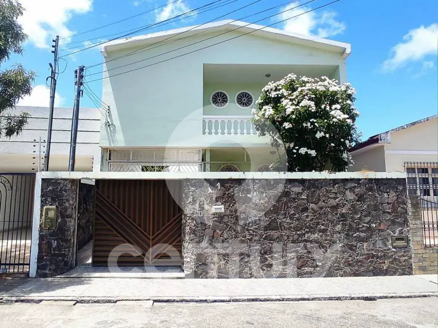 Foto 1 de Casa com 4 Quartos à venda, 270m² em Getúlio Vargas, Aracaju