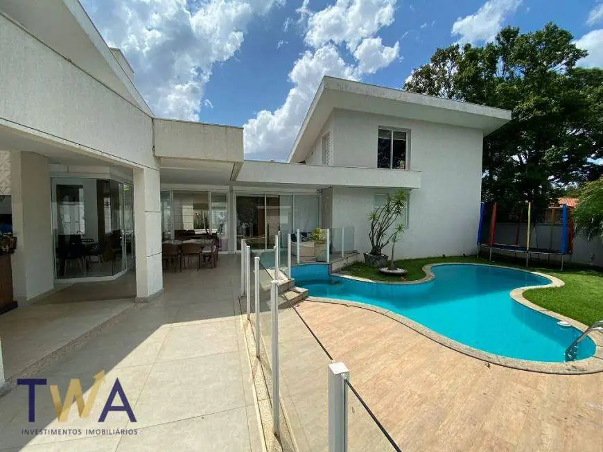 Foto 2 de Casa de Condomínio com 2 Quartos para alugar, 239m² em Belvedere, Belo Horizonte