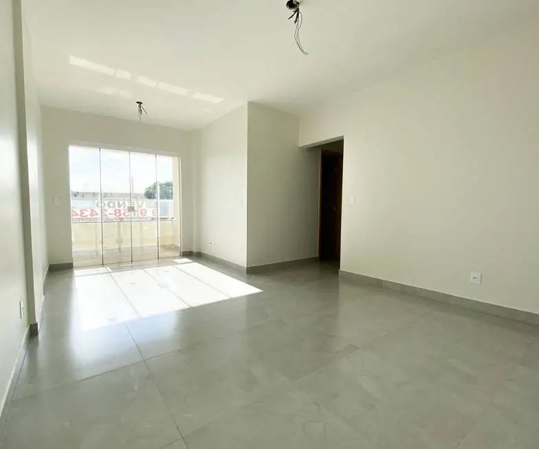 Foto 2 de Apartamento com 3 Quartos à venda, 78m² em Presidente Roosevelt, Uberlândia