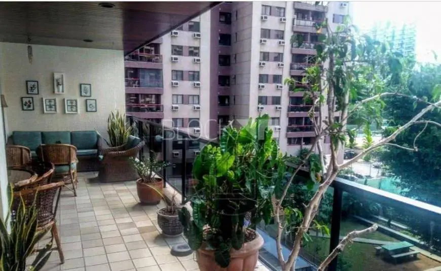Foto 2 de Apartamento com 4 Quartos à venda, 214m² em Barra da Tijuca, Rio de Janeiro