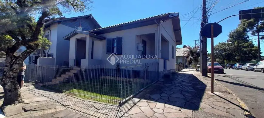 Foto 2 de Casa com 2 Quartos para alugar, 75m² em Floresta, Gramado