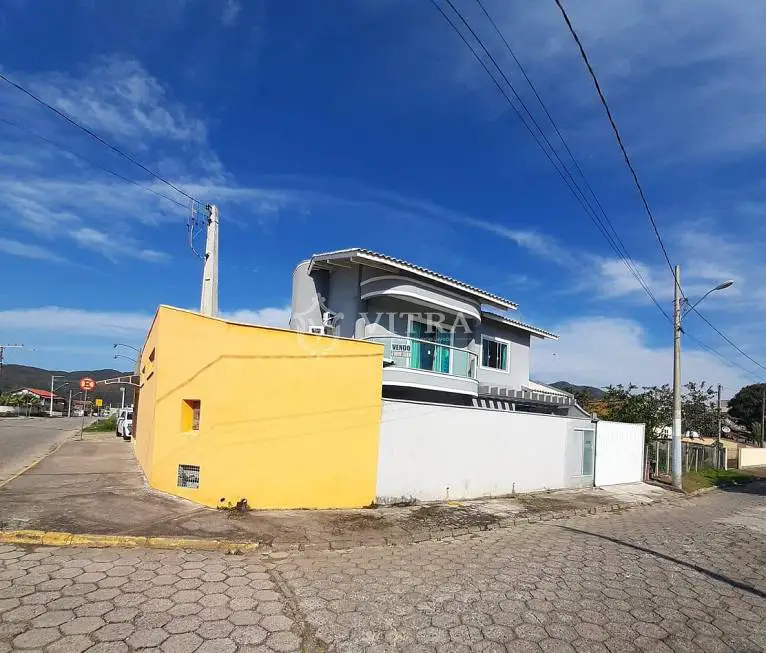 Foto 1 de Casa com 3 Quartos à venda, 170m² em Meia Praia, Itapema