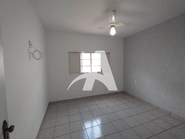 Foto 3 de Casa com 3 Quartos para alugar, 250m² em Vigilato Pereira, Uberlândia
