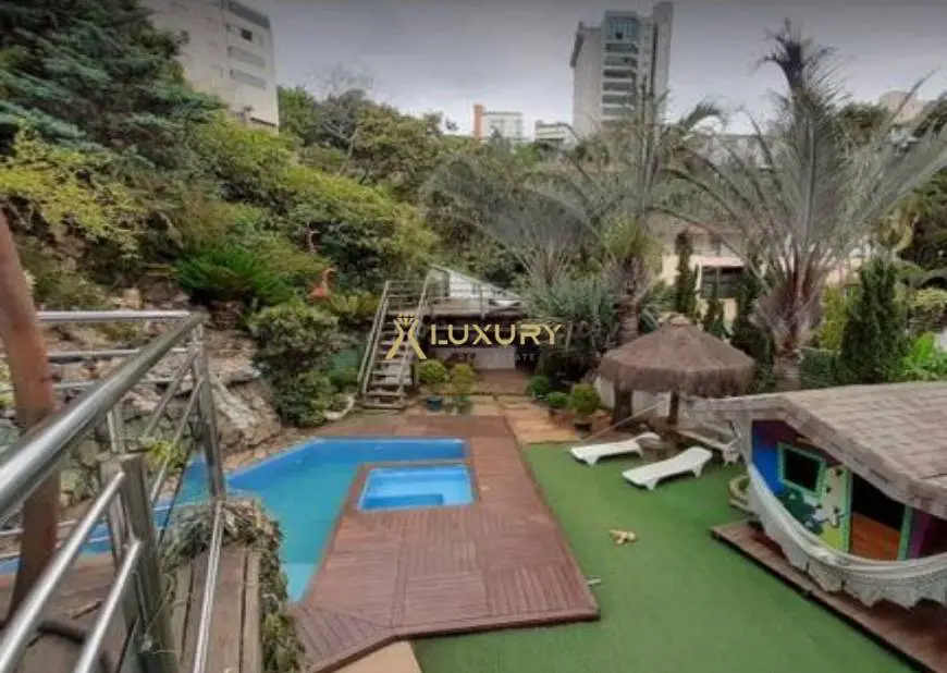 Foto 1 de Casa com 4 Quartos para alugar, 379m² em Santa Lúcia, Belo Horizonte