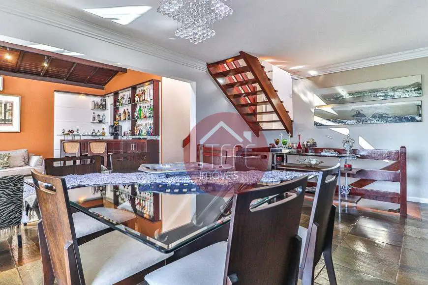 Foto 3 de Casa de Condomínio com 6 Quartos à venda, 452m² em Itaipu, Niterói