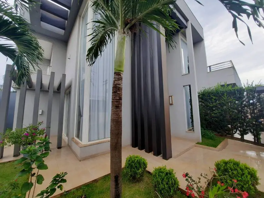 Foto 1 de Sobrado com 4 Quartos à venda, 420m² em Residencial Araguaia, Rio Verde