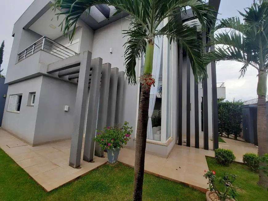 Foto 3 de Sobrado com 4 Quartos à venda, 420m² em Residencial Araguaia, Rio Verde