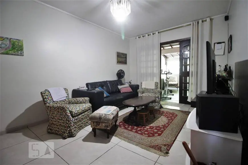 Foto 1 de Casa com 3 Quartos para alugar, 190m² em Jardim América, Taboão da Serra