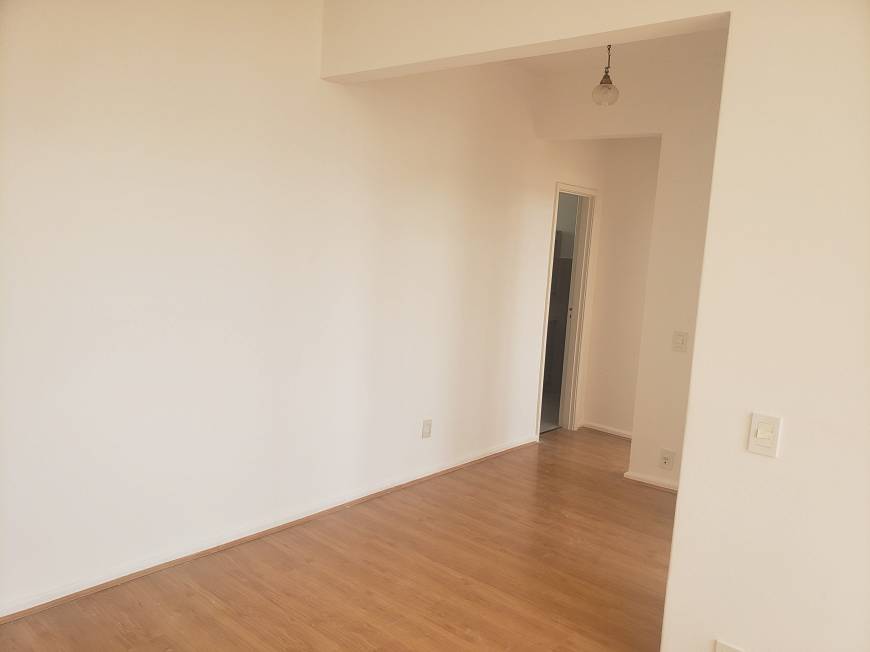 Foto 4 de Apartamento com 2 Quartos para alugar, 53m² em Centro, Curitiba