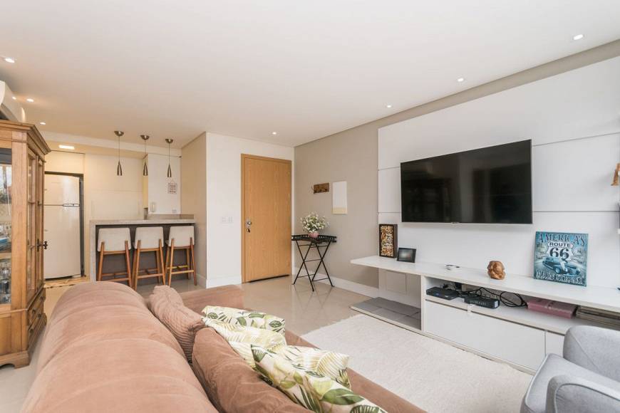 Foto 2 de Apartamento com 2 Quartos à venda, 71m² em Passo da Areia, Porto Alegre