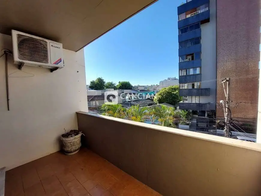 Foto 3 de Apartamento com 3 Quartos para venda ou aluguel, 130m² em Centro, Santa Maria