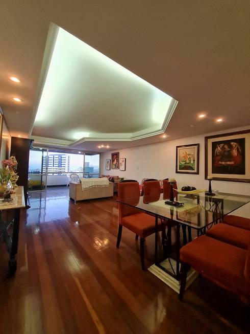 Foto 1 de Apartamento com 3 Quartos à venda, 200m² em Graças, Recife