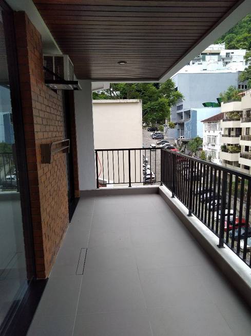 Foto 2 de Apartamento com 3 Quartos para alugar, 127m² em Humaitá, Rio de Janeiro