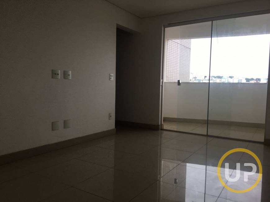 Foto 2 de Apartamento com 3 Quartos para venda ou aluguel, 66m² em Serrano, Belo Horizonte