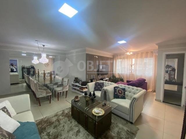 Foto 1 de Apartamento com 4 Quartos para alugar, 145m² em Fundinho, Uberlândia