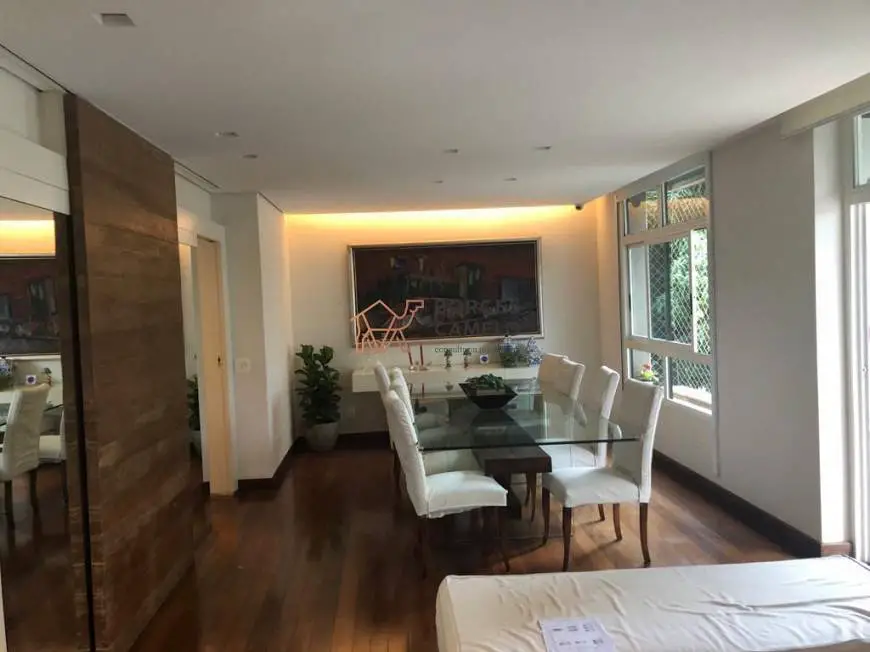 Foto 1 de Apartamento com 4 Quartos para alugar, 230m² em Santo Antônio, Belo Horizonte