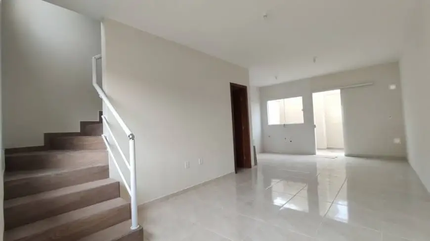 Foto 2 de Casa com 2 Quartos para alugar, 73m² em Itaum, Joinville