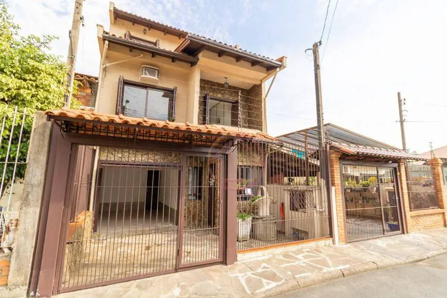 Foto 1 de Casa com 3 Quartos à venda, 150m² em Rubem Berta, Porto Alegre