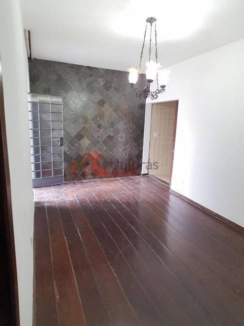 Foto 1 de Casa com 3 Quartos para alugar, 243m² em Santa Tereza, Belo Horizonte