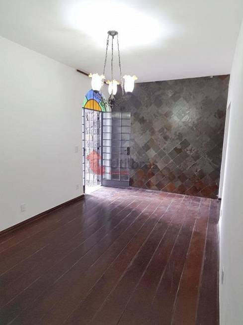 Foto 2 de Casa com 3 Quartos para alugar, 243m² em Santa Tereza, Belo Horizonte