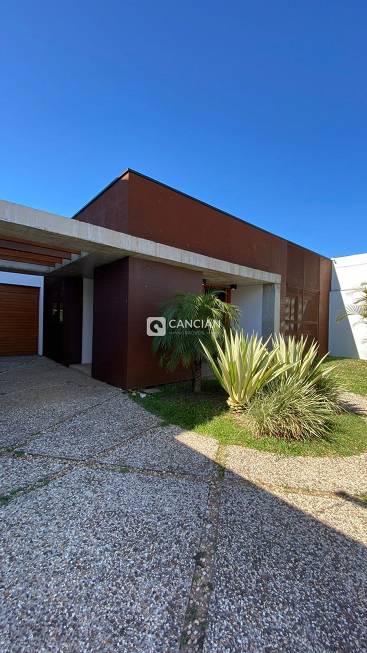 Foto 2 de Casa com 3 Quartos à venda, 229m² em Tomazetti, Santa Maria