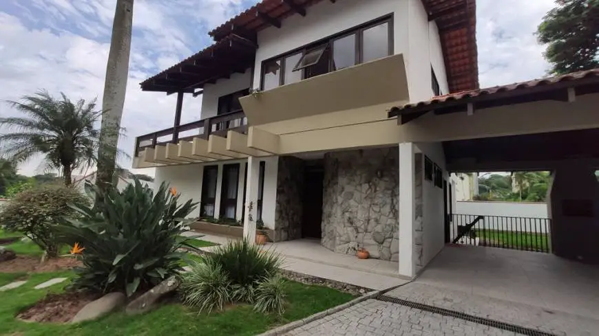 Foto 1 de Casa com 4 Quartos para alugar, 180m² em Costa E Silva, Joinville