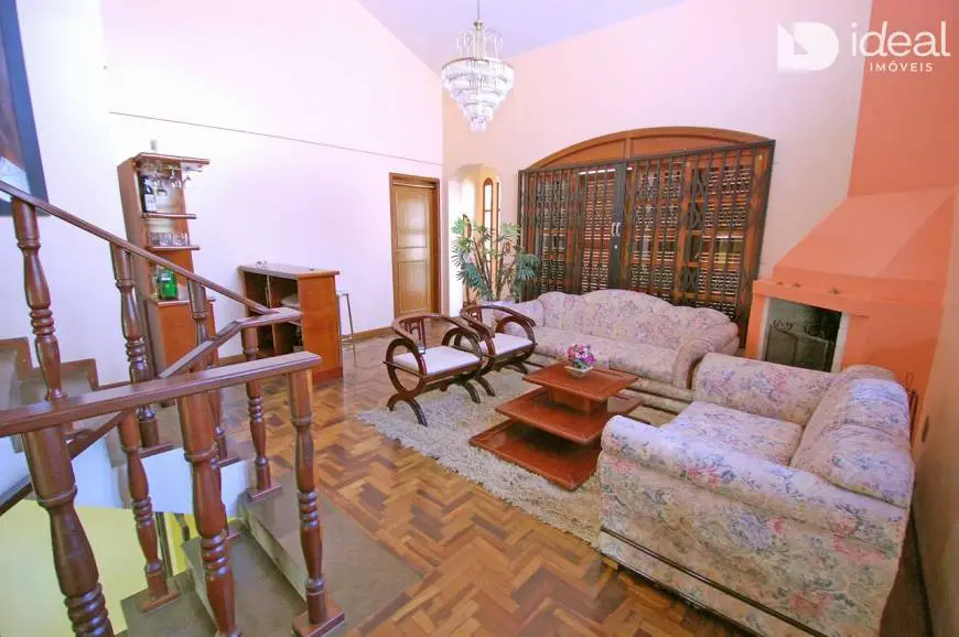 Foto 3 de Casa com 4 Quartos à venda, 307m² em Presidente Joao Goulart, Santa Maria