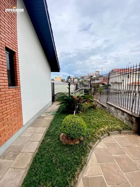 Foto 5 de Casa com 4 Quartos à venda, 240m² em Rio Branco, Caxias do Sul