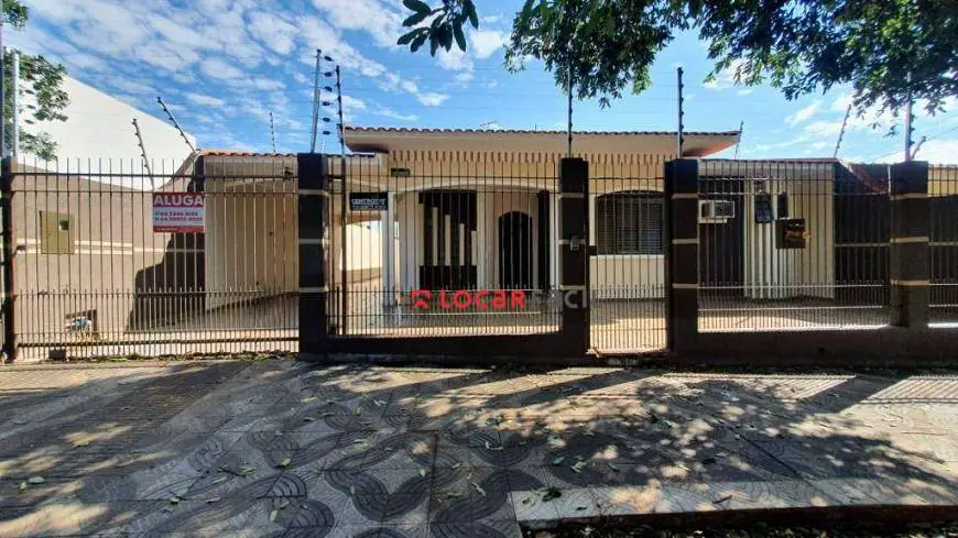 Foto 1 de Casa com 5 Quartos para alugar, 257m² em Jardim Alvorada, Maringá