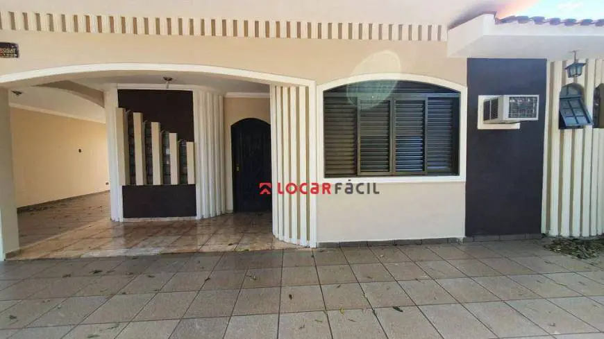 Foto 2 de Casa com 5 Quartos para alugar, 257m² em Jardim Alvorada, Maringá