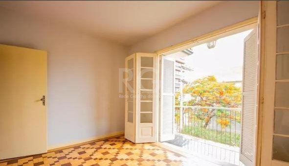 Foto 3 de Casa com 5 Quartos para alugar, 225m² em Rio Branco, Porto Alegre